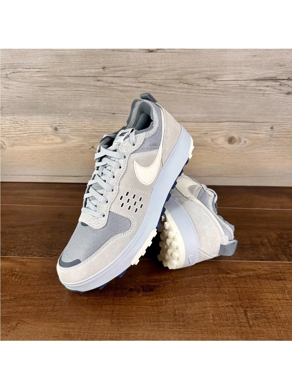 Nike Men’s Light Gray and White Retro Runner Sneakers